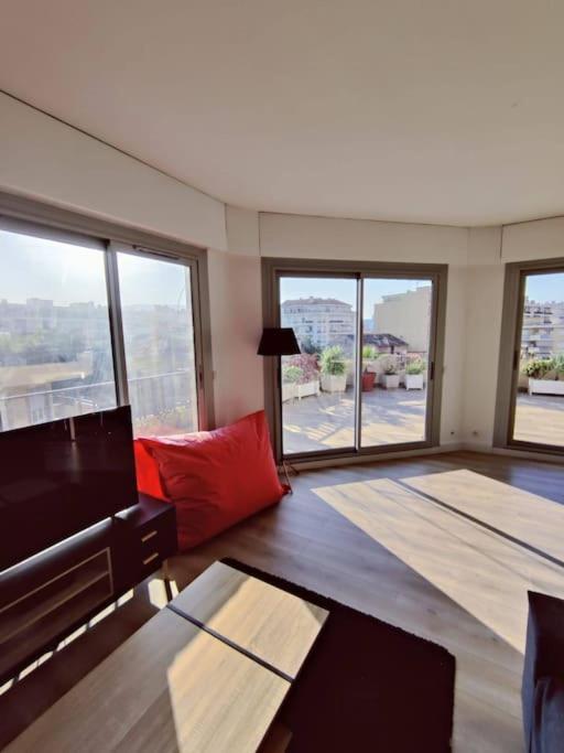 Apartment Romantic 1br Escape With Sun-rooftop Terrace Nizza