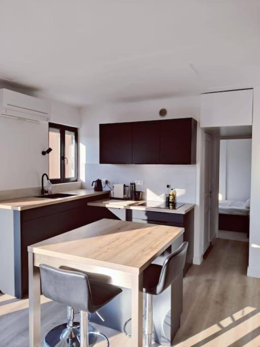 Apartment Romantic 1br Escape With Sun-rooftop Terrace