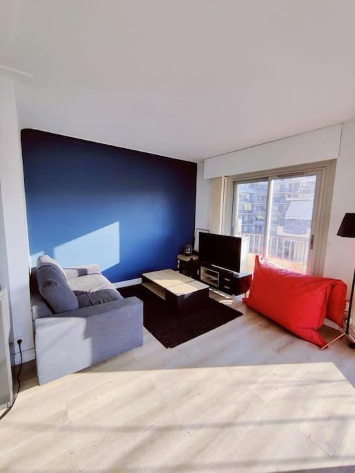 Apartment Romantic 1br Escape With Sun-rooftop Terrace Nizza