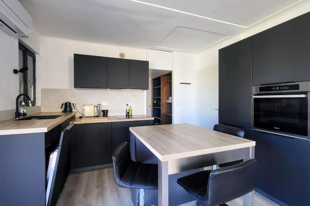 Romantic 1br Escape With Sun-rooftop Terrace Apartment