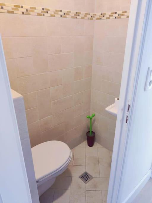 Romantic 1br Escape With Sun-rooftop Terrace