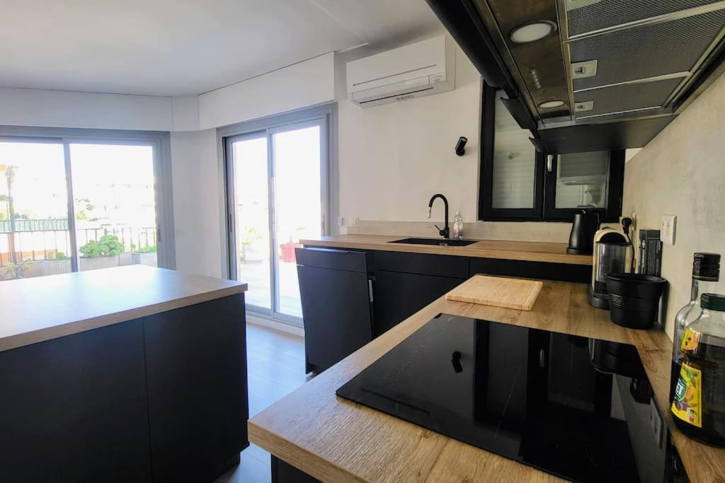 Romantic 1br Escape With Sun-rooftop Terrace Apartment *